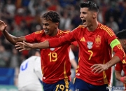 爱游戏官方-西班牙球队击败意大利对手，展现强大实力！