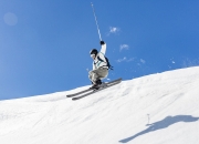 AYX官方直播-绿茵场上的非典型胜利，从库尔图瓦的进攻表演到伊拉克的战术压制