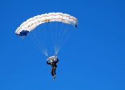 AYX体育赛事-深圳队冲垮奇才，布伦森惊艳四座，当东方战术洪流席卷NBA之夜