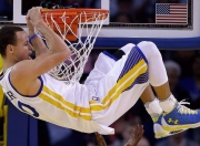 AYX体育赛事-防守的艺术，班凯罗锁死对手，快船一波流带走新疆队