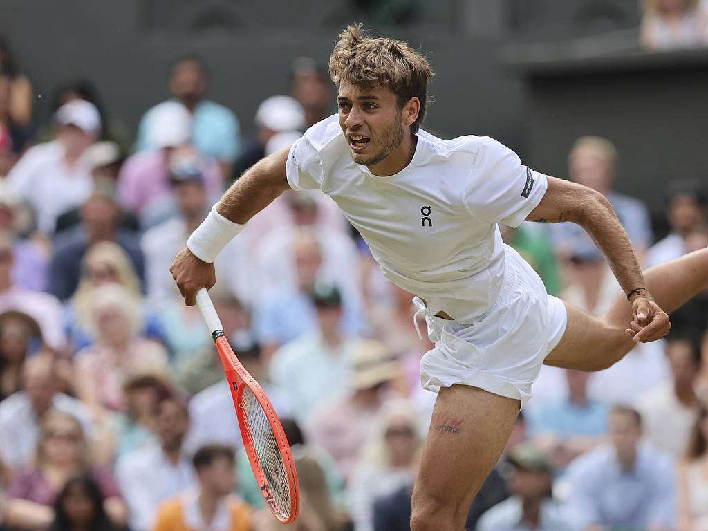 温网险胜年终总决赛，德约科维奇关键制胜