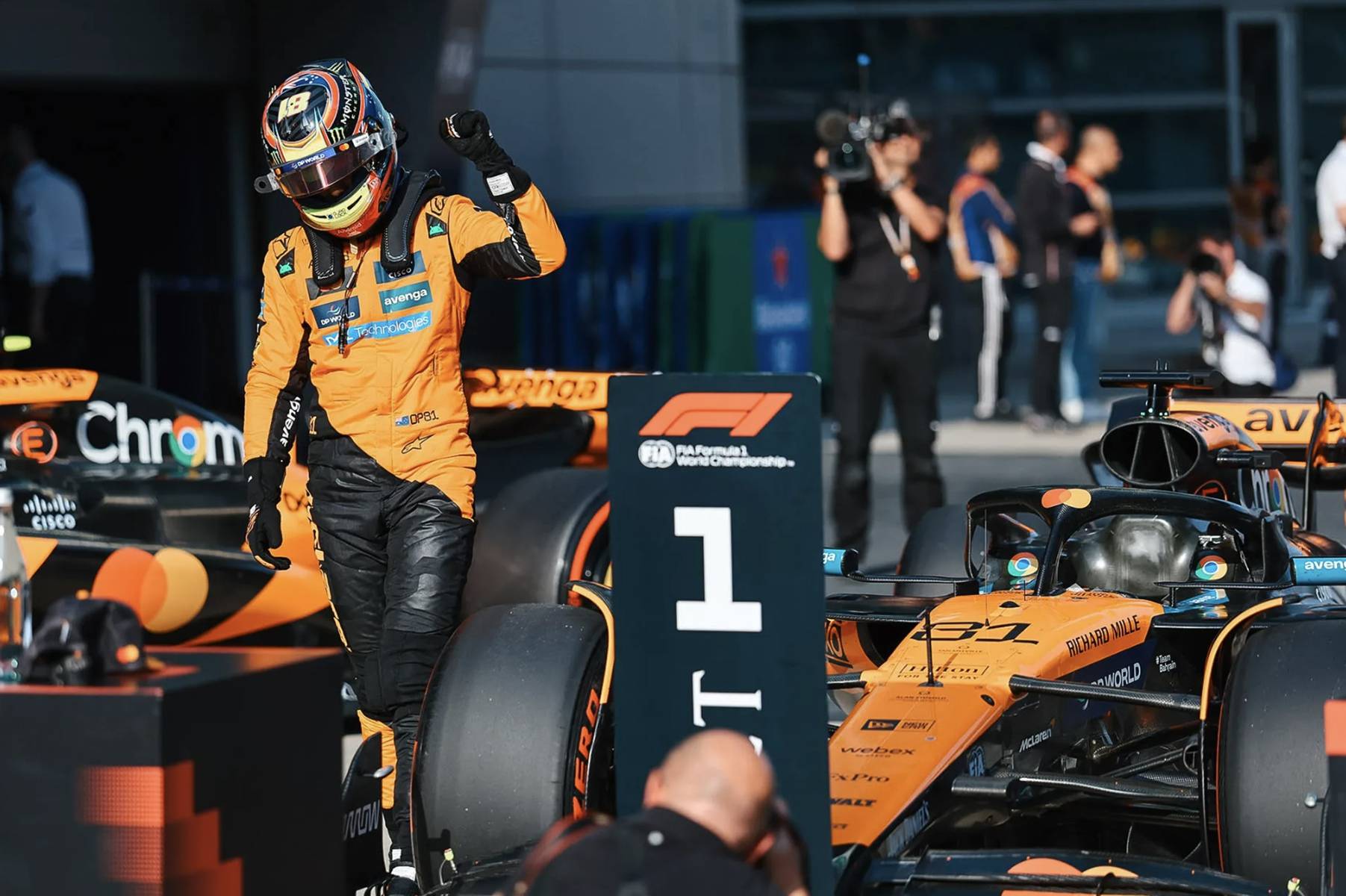 迈凯伦险胜梅赛德斯,佩雷兹点燃赛场 迈凯伦险胜梅赛德斯,佩雷兹点燃赛场