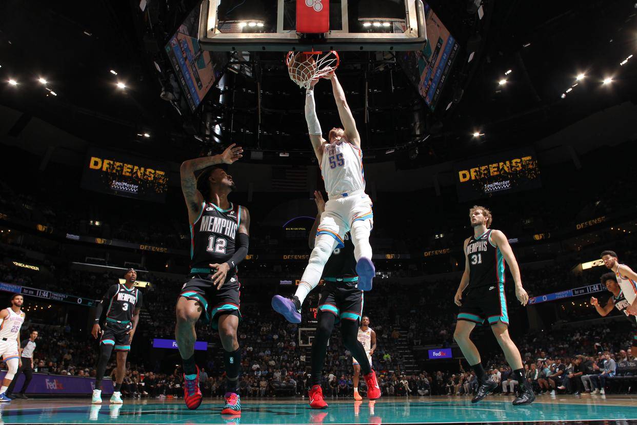 灰熊翻盘雷霆，德罗赞点燃赛场