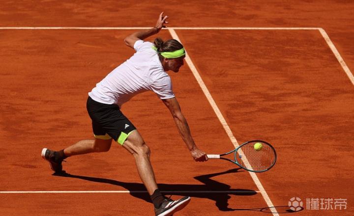 日本网球队险胜西班牙网球队,兹维列夫打破历史纪录 日本网球队险胜西班牙网球队,兹维列夫打破历史纪录