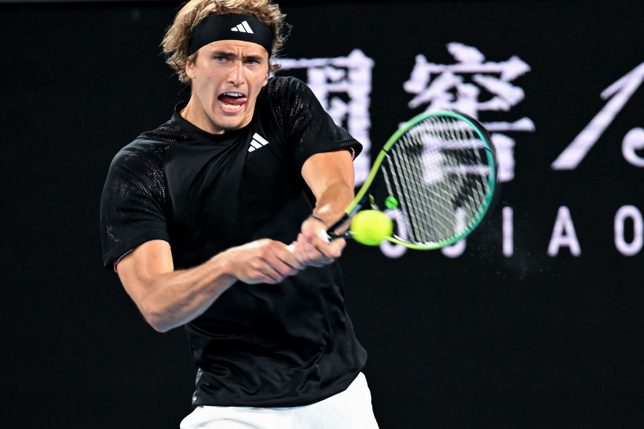 日本网球队险胜西班牙网球队,兹维列夫打破历史纪录 日本网球队险胜西班牙网球队,兹维列夫打破历史纪录