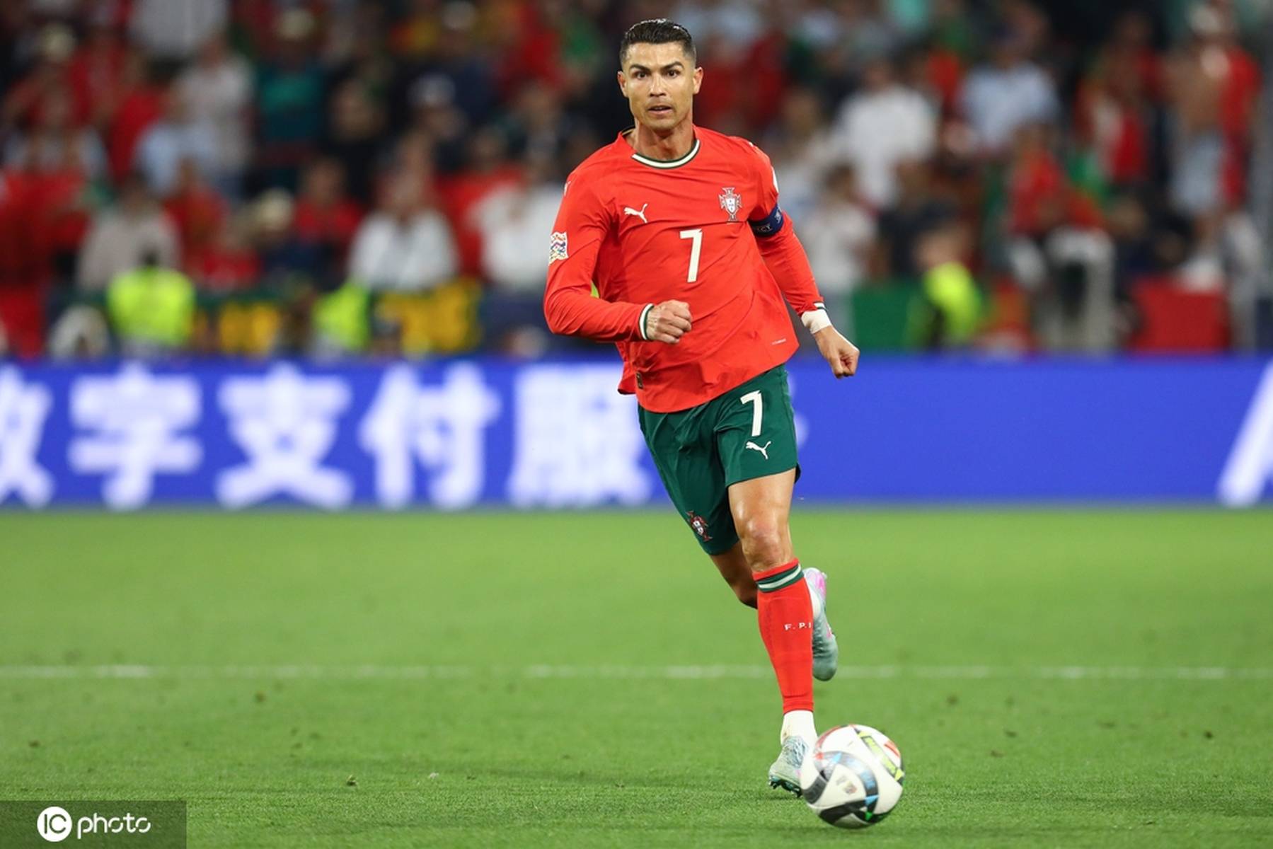 葡萄牙队逆转英格兰队，王皓统治全场