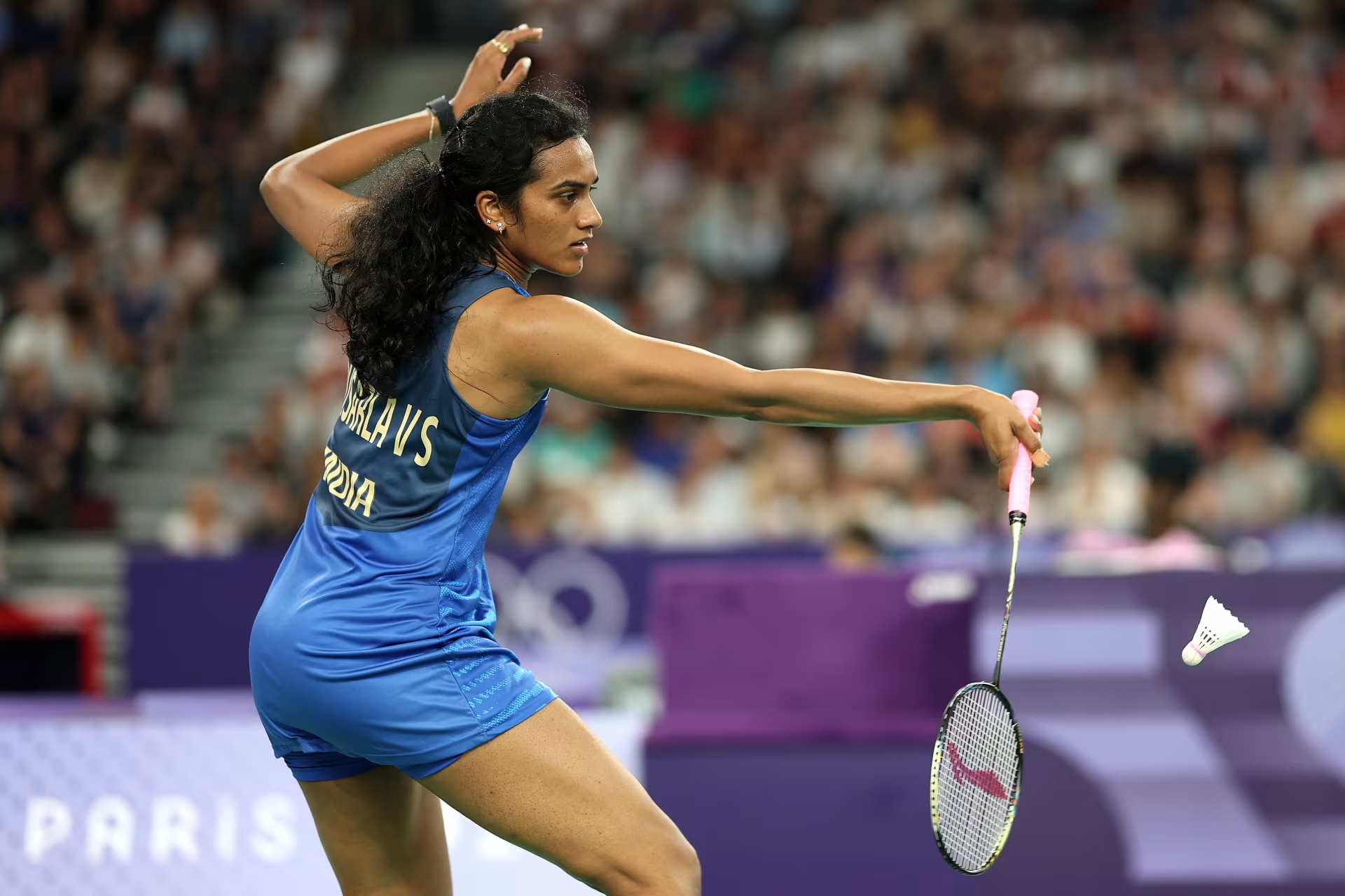 印尼羽毛球队轻取英格兰羽毛球队，辛杜统治全场