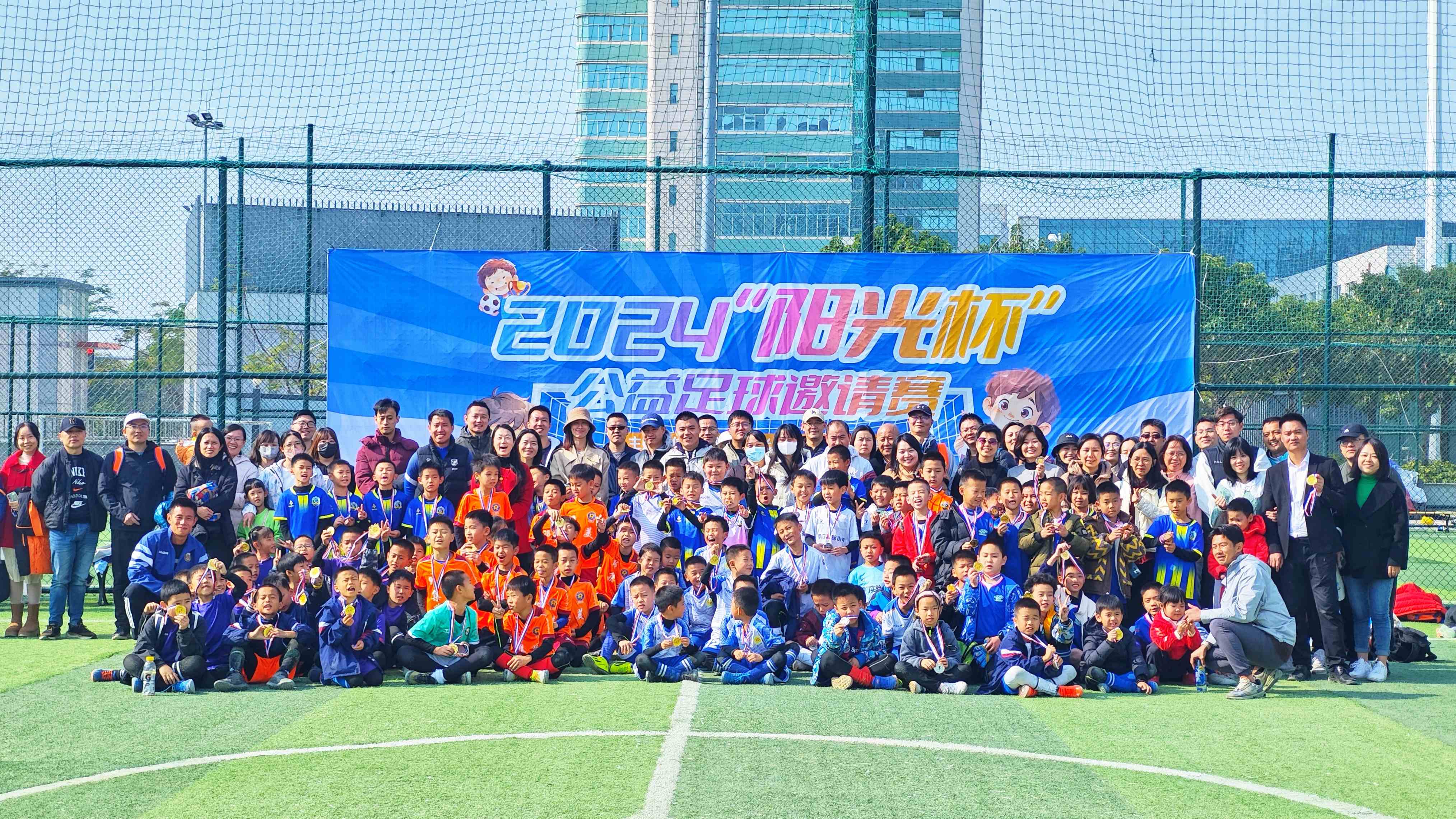 足球舞台上的精彩瞬间，激情燃烧全场！