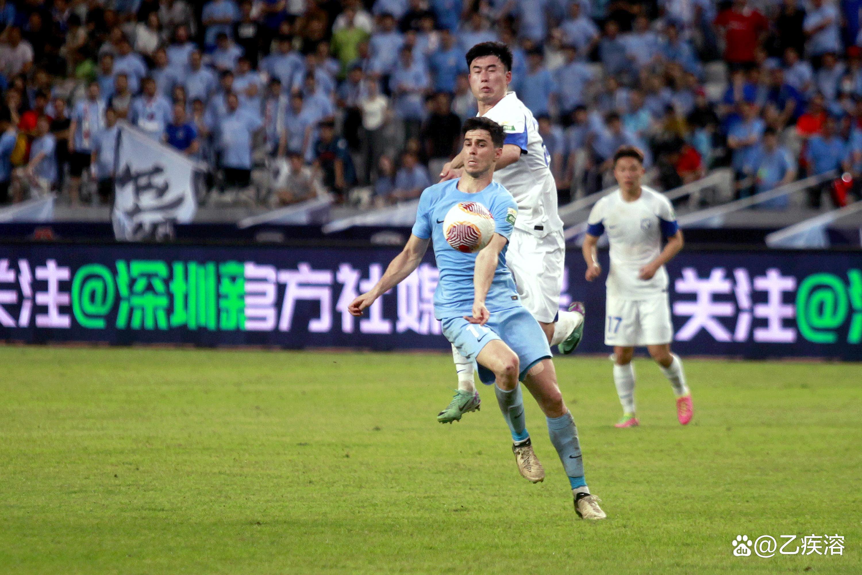 顶尖球队对抗,场上角逐激烈,胜者笑到最后 顶尖球队对抗,场上角逐激烈,胜者笑到最后