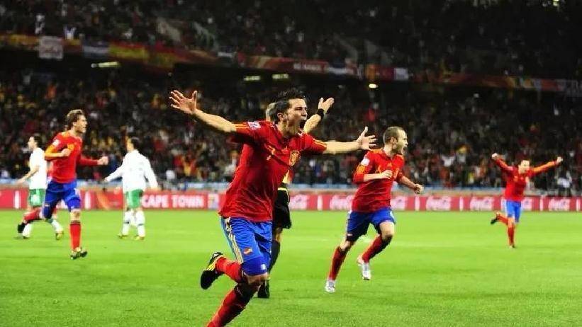 西班牙大胜瑞典，稳居小组第一