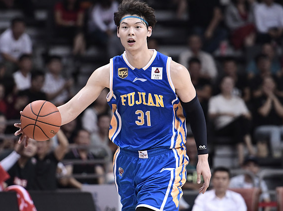 火箭翻盘江苏队，王哲林统治全场