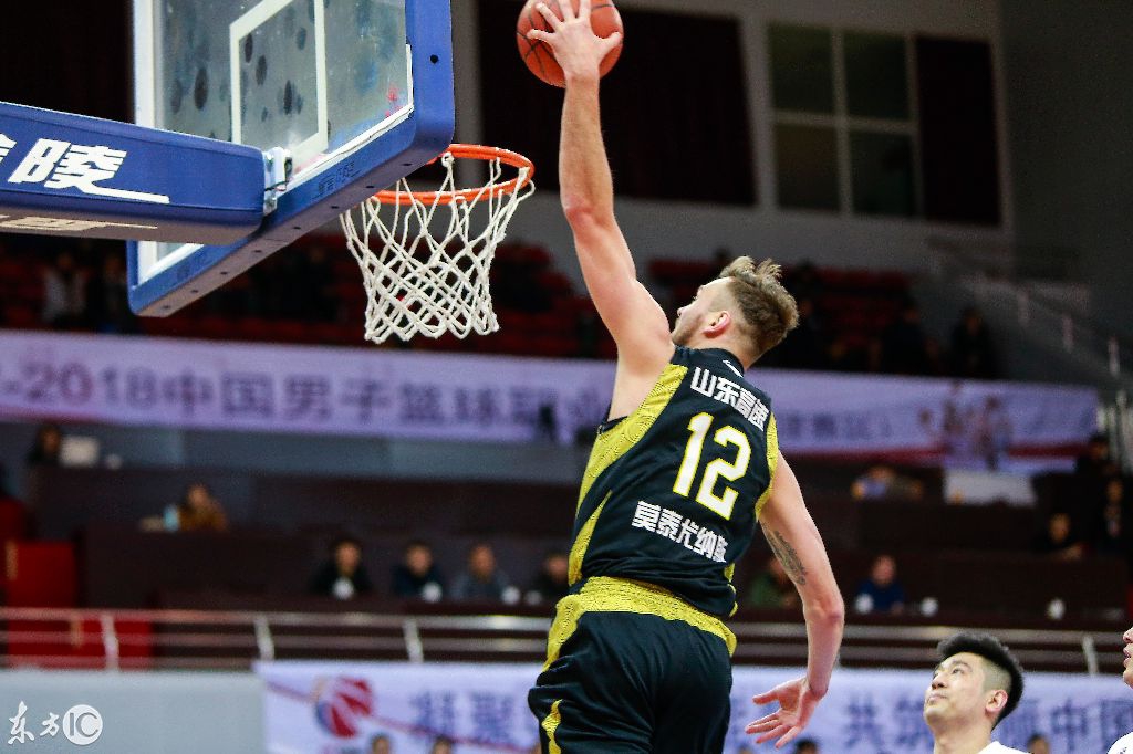 巴西男篮血洗独行侠，汉密尔顿统治全场