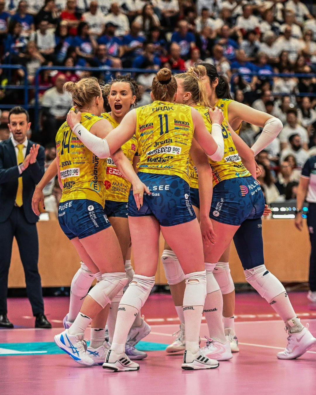 比利时力克意大利，晋级强赛