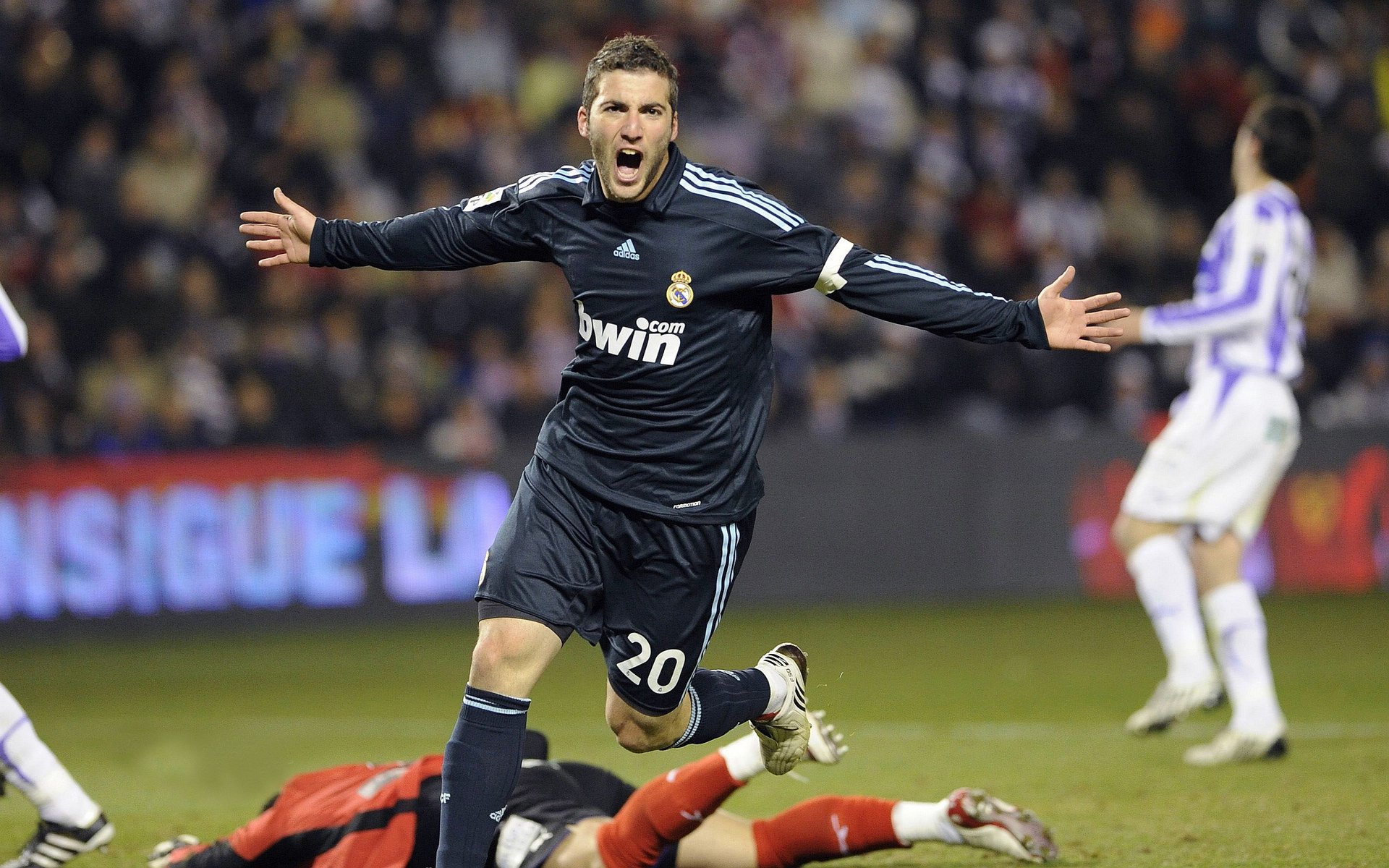 努涅斯,在质疑的废墟上,用个人能力重写欧冠之夜